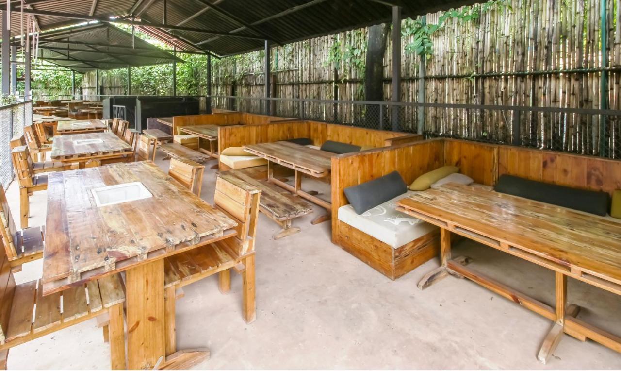 Treebo Trend Beach Box Hotel Baga Exterior foto